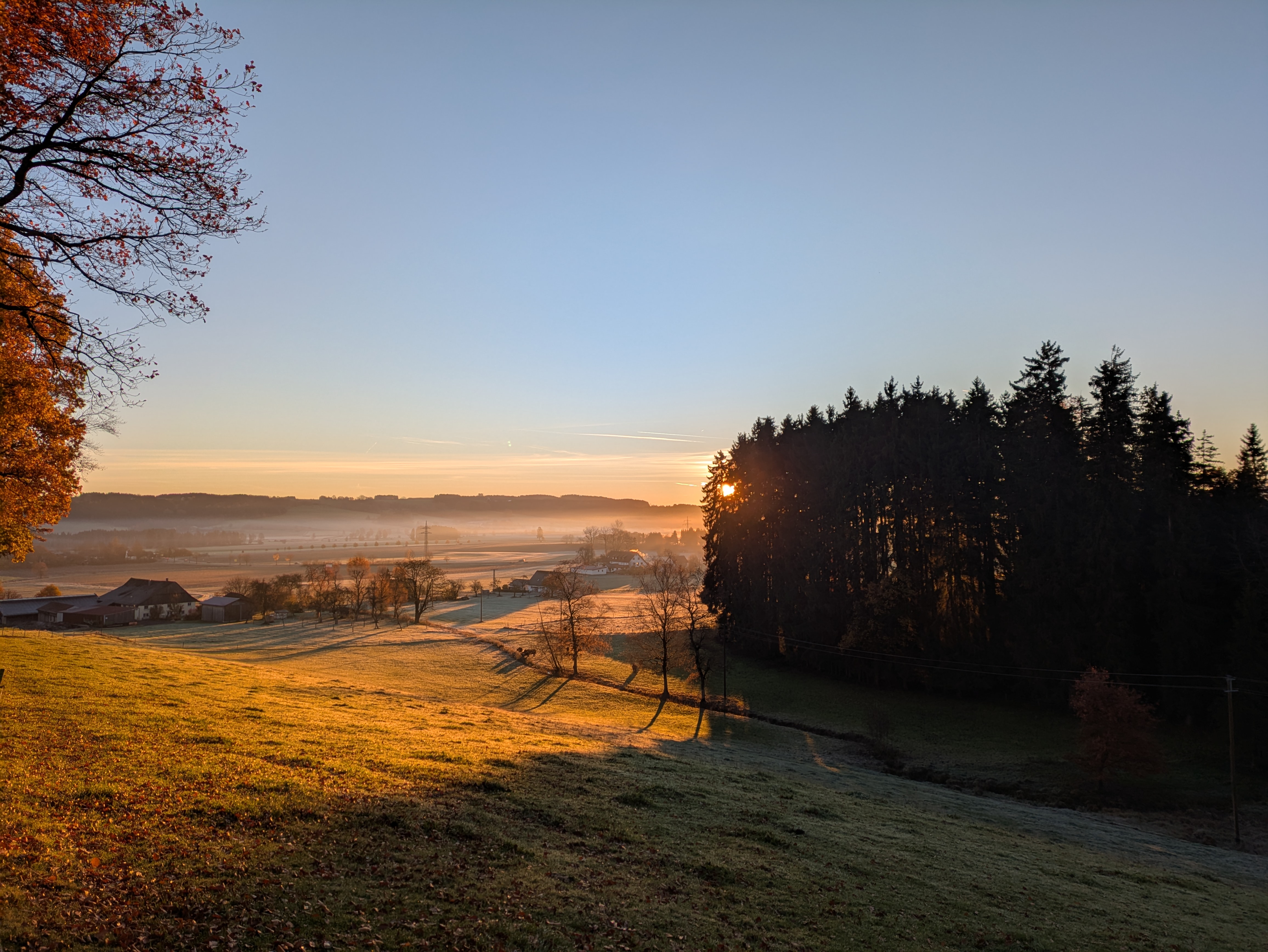 Weitwinklige Landschaft als ruhiger Zwischenraum
